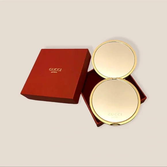 π» New Compact Gucci Mirror and Lil Book of Gucci - Picture 4 of 10
